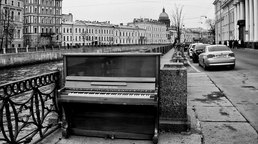пианино Красный Октябрь на набережной