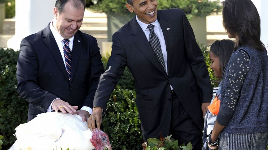 Президент Обама с дочерьми в Розовом саду, 2010 год