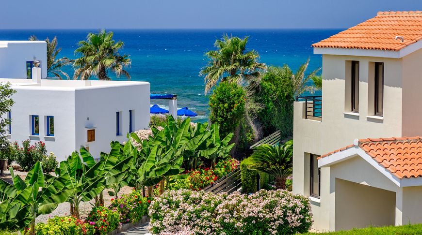 Дома в Греции на берегу моря