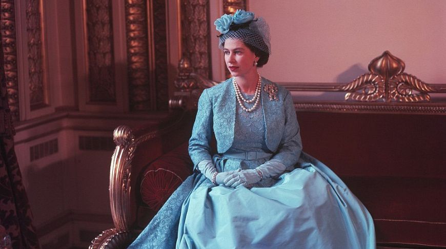 Как менялся стиль Елизаветы II на протяжении 90 лет