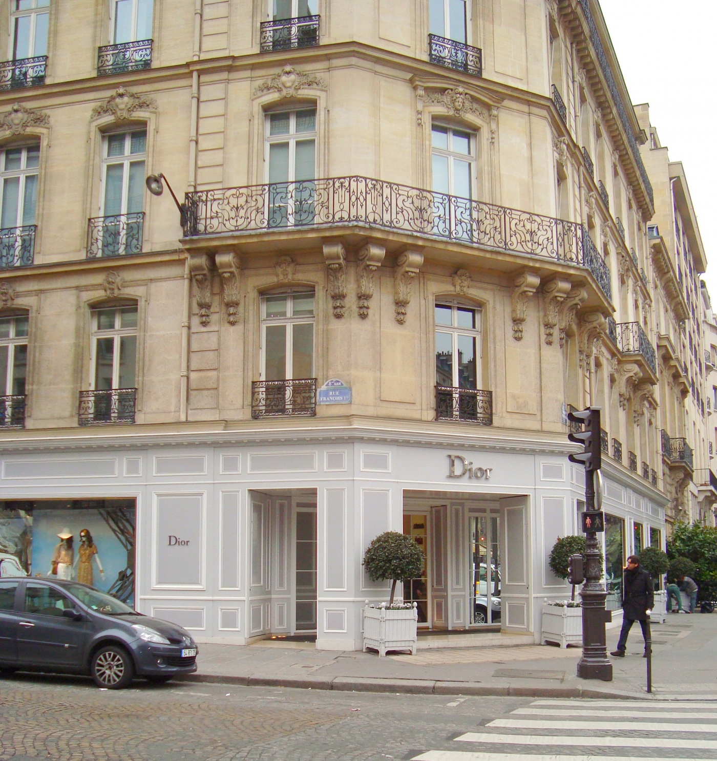 Бутик Dior на 30 Avenue Montaigne в Париже