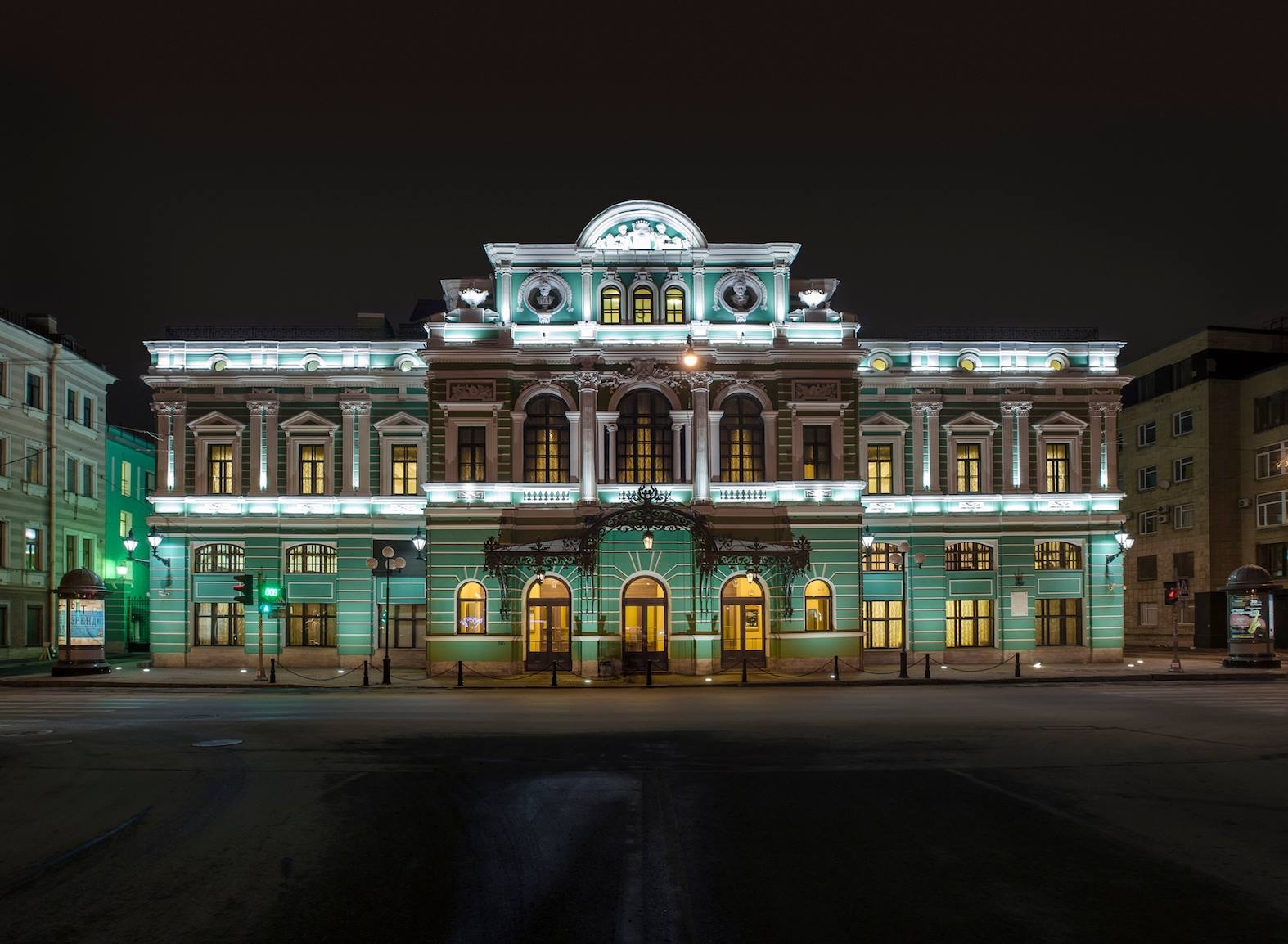 Большой драматический театр в Питере