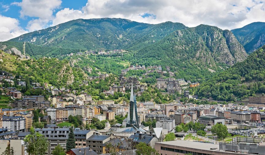 Маленькая страна с огромным потенциалом: бизнес, ВНЖ и гражданство в Андорре